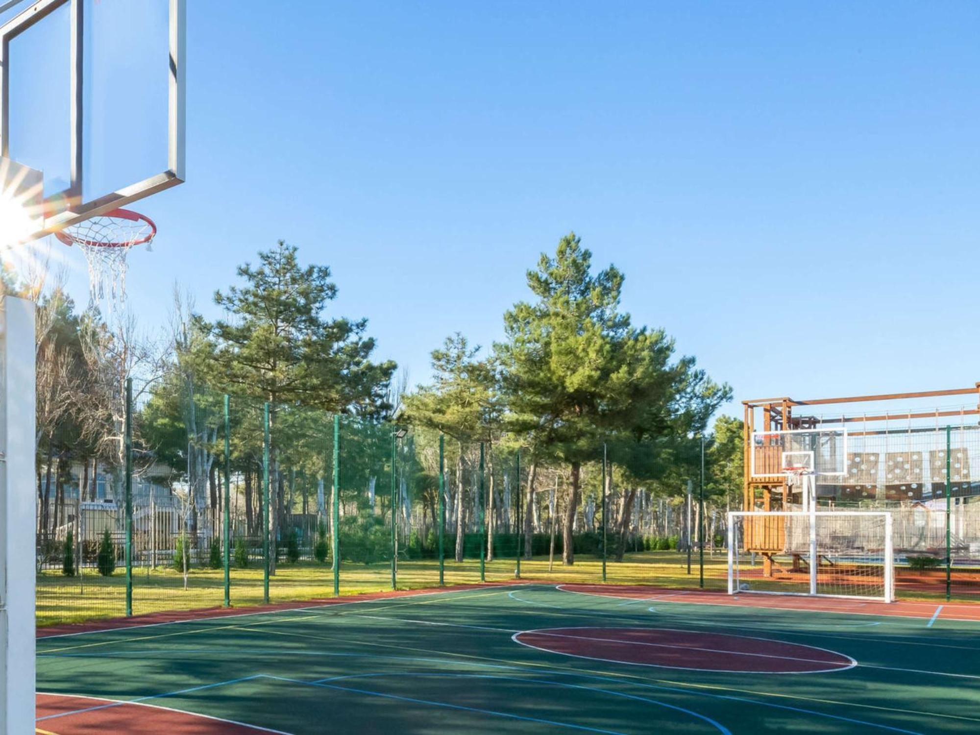 モーベンピック リゾート ペトラ ワディ・ムーサ エクステリア 写真 Sports fields